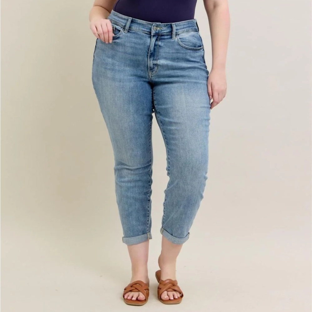 Judy Blue Mid Rise Bleach Wash Boyfriend Denim Jeans